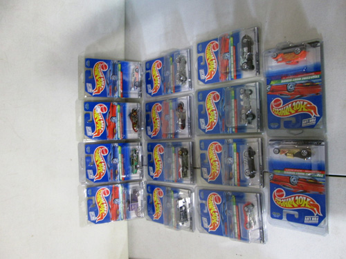 1000 piece hot wheels collection with 1995 treasure hunt set image 7