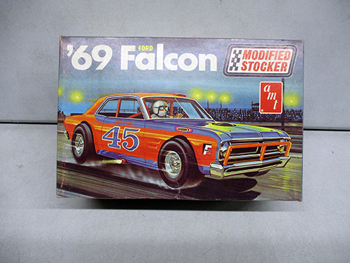 2000 piece model and 1/18 scale collection image 49