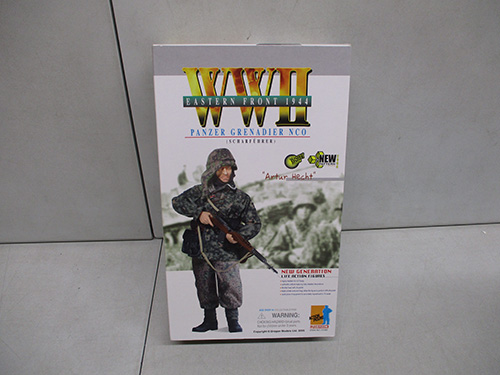 500 piece military figures and planes collection image 1