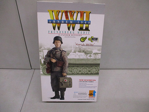 500 piece military figures and planes collection image 2