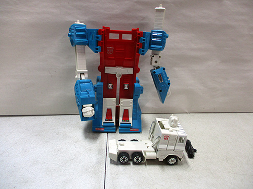 image of Transformers Ultra Magnus Figure