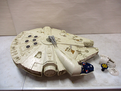 image of 1977 Millennium Falcon Playset