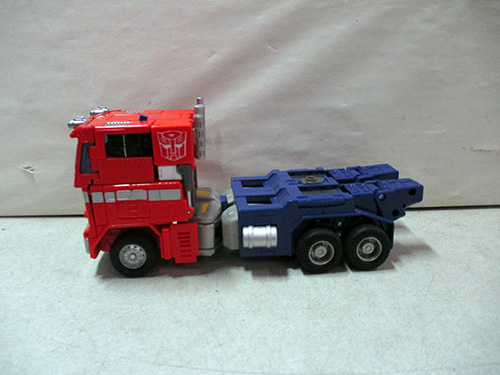 image of Transformers Optimus Prime Masterpiece action figure