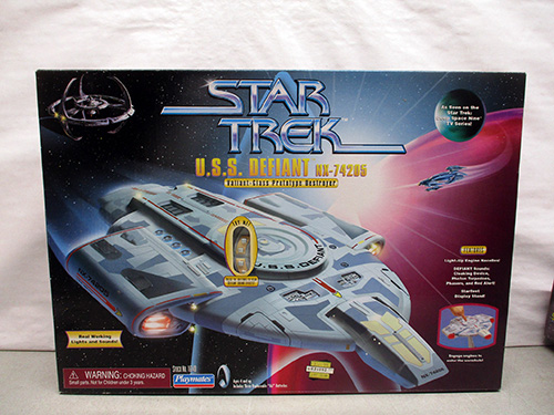 image of Star Trek USS Defiant NX-74205 Model Kit by AMT/ERTL