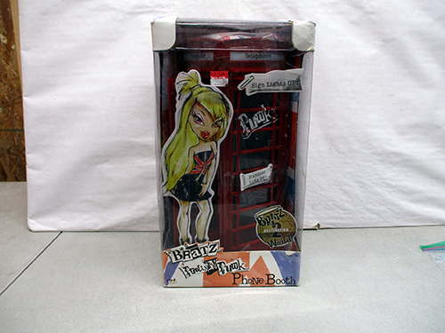 image of Bratz Funk 'n' Glow Phone Booth in Box