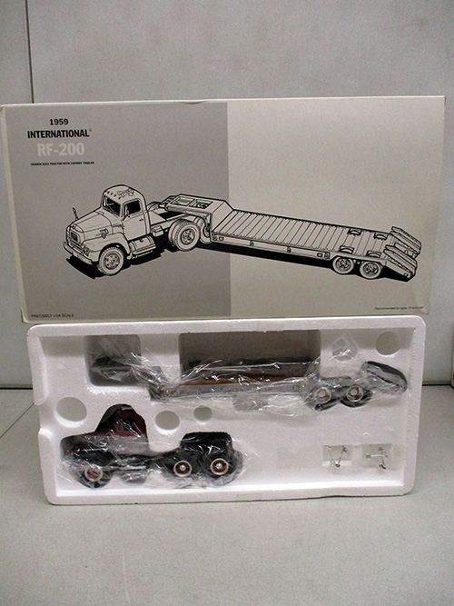 image of First Gear 1959 International RF-200 Truck Model