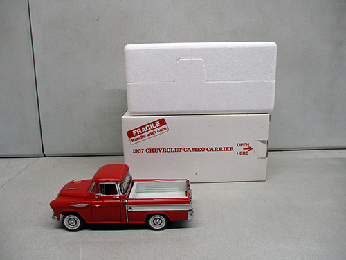 image of Danbury Mint 1957 Chevrolet Cameo Carrier Model