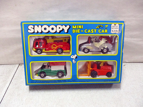 image of Snoopy Mini Die-Cast Car Set