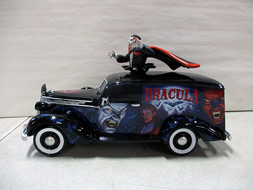 image of Hamilton Collection Dracula-themed die-cast car with figurine