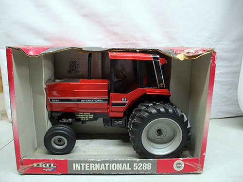 image of International 5288 Die-Cast Toy Tractor in Box