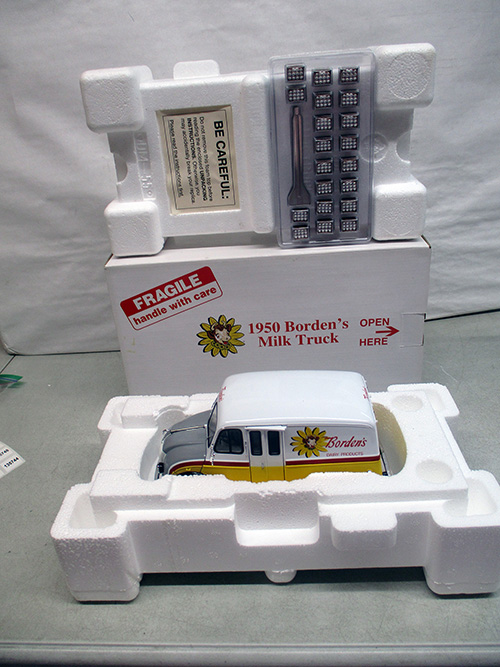 image of Danbury Mint 1950 Borden's Milk Truck Die-Cast Model