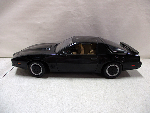 image of Hot Wheels Elite Knight Rider K.I.T.T. 1/18