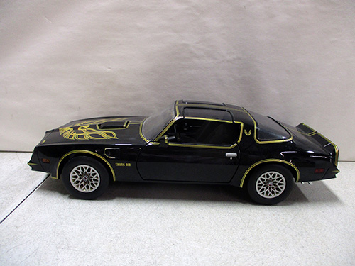 image of American Muscle Smokey and the Bandit 1978 Pontiac Firebird Trans Am 1/18