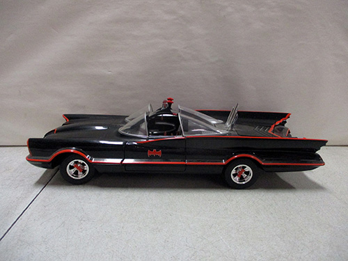 image of Hot Wheels Elite 1966 Batman Batmobile 1/18