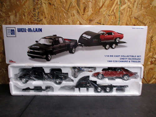 image of Wei Mclain 1:18 Die-Cast Chevy Silverado Set