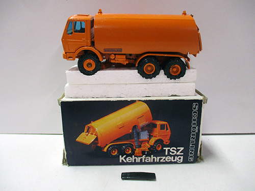 image of Schuco Schörling TSZ Kehrfahrzeug Model with Box