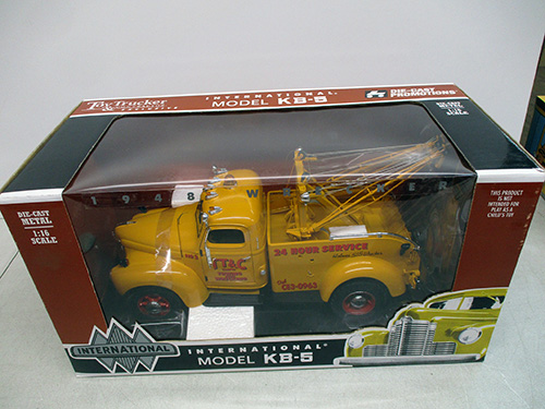image of 1:24 Scale International Model KB-5 Tow Truck