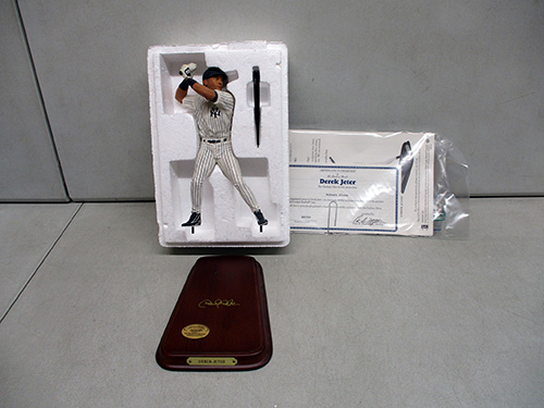 image of Derek Jeter Danbury Mint Figurine with Certificate