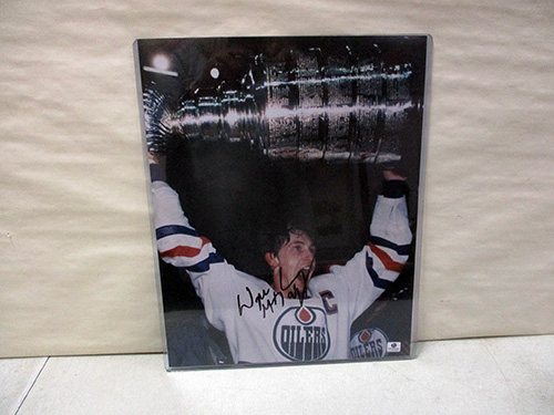 image of Autographed Wayne Gretzky Stanley Cup Photo