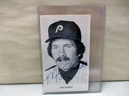 image of Mike Schmidt Autographed team photo postcard