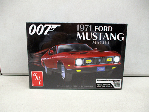 image of AMT 1971 Ford Mustang Mach 1 Model Kit