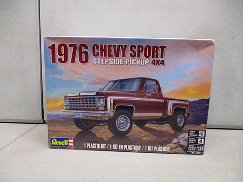 image of Revell 1976 Chevy Sport Pickup Model Kit