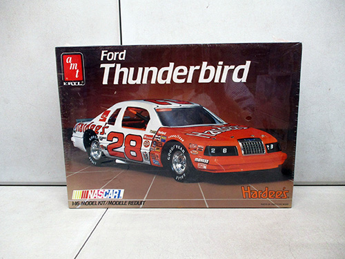 image of AMT Ertl Ford Thunderbird Model Kit