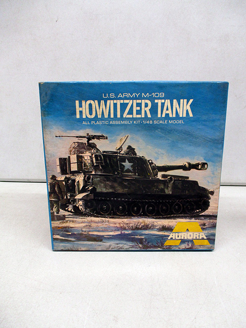 image of Aurora U.S. Army M-109 Howitzer Tank Model Kit