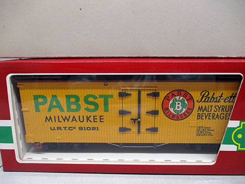 image of LGB Pabst Milwaukee U.R.T.C. 91021 boxcar model