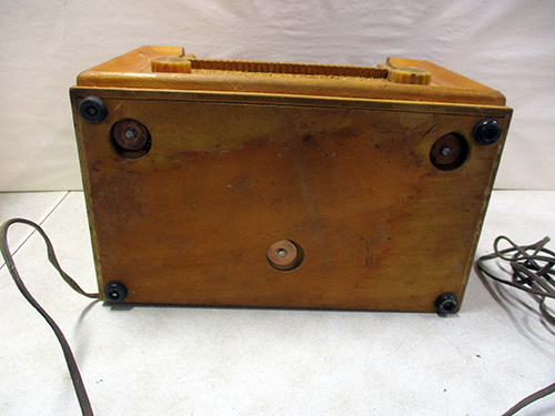 image of 1950's wooden case radio