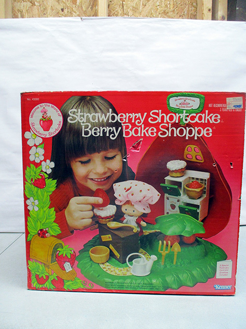 image of Strawberry Shortcake Berry Bake Shoppe Playset