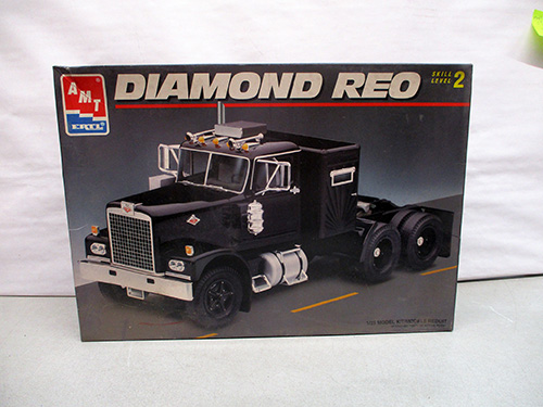 image of AMT Ertl Diamond Reo Truck Model Kit