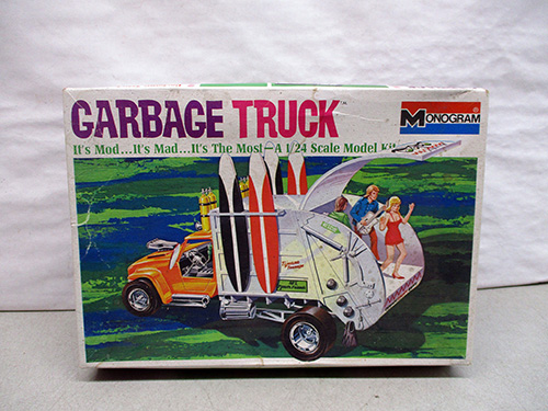 image of Monogram 1:24 Scale Garbage Truck Model Kit