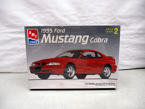 image of 1995 Ford Mustang Cobra AMT Model Kit (1:25 Scale)