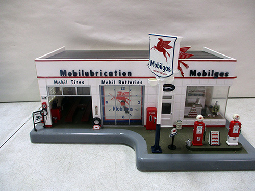 image of Danbury Mint Mobilgas Service Station Diorama Model