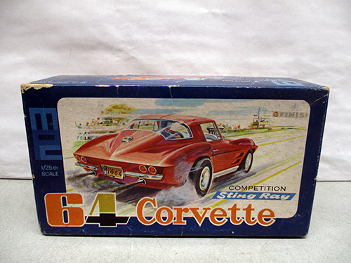 image of 1964 Corvette Competition Sting Ray Model Kit