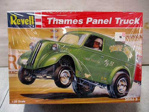 image of Revell 1/25 Thames Panel Truck Model Kit