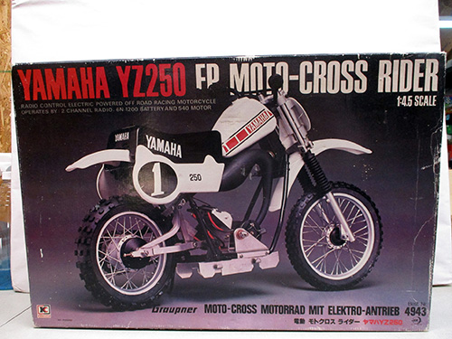 image of Yamaha YZ250 FP Moto-Cross Rider 1:5 Scale Model