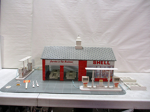 image of Shell Gas Station Model with Accessories