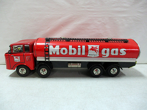 image of Mobilgas-Branded Diecast Fuel Tanker Model