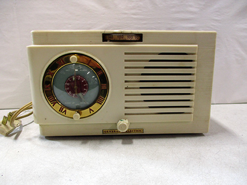 image of General Electric Tube Radio with AM Dial