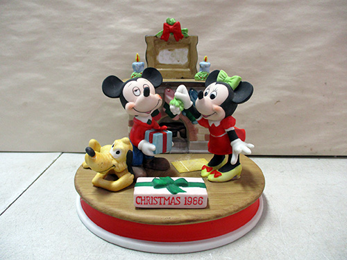 image of Disney Mickey and Minnie Christmas 1986 Figurine