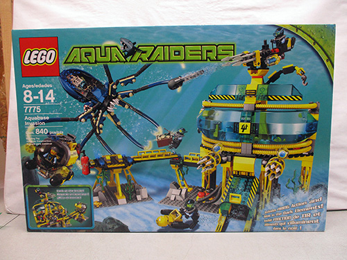 image of LEGO Aqua Raiders Aquabase Invasion Set 7775